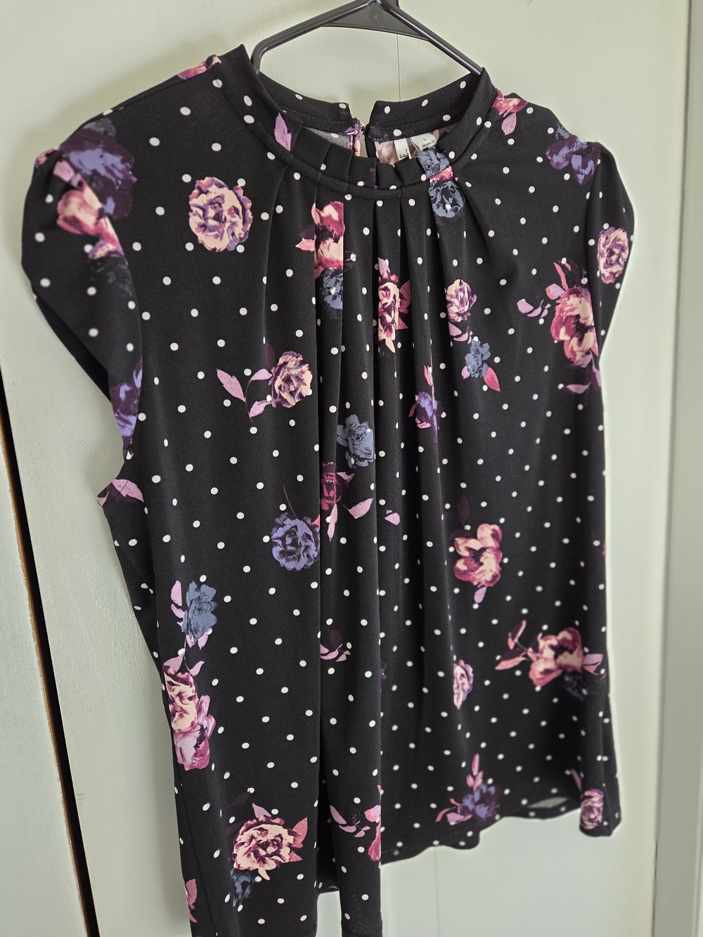 Elle Black Polka Dot Floral Pleated Cap-Sleeve Blouse